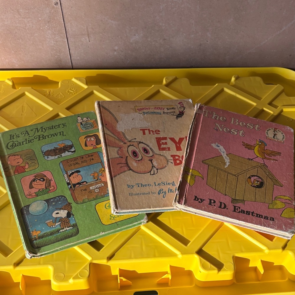 Vintage Books THE BEST NEST, ITS A MYSTERY CHARLIE BROWN, THE EYE BOOK 1975 1968